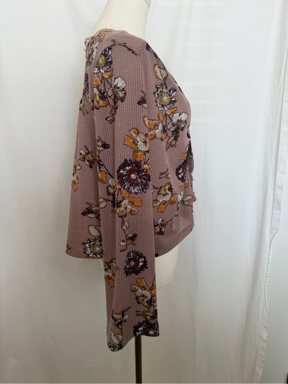 Sadie & Sage Mauve Floral Lace-Trim Tie-Front Long Sleeve Top - Picture 4 of 5